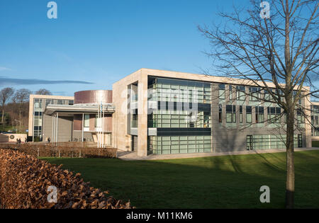 exterior-view-of-the-livingston-civic-centre-and-livingston-high-court