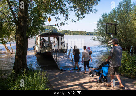 Germany, Cologne, river Rhine, ferry boat for bicycle drivers and walkers between the district Porz-Zuendorf and Weiss, landing place at the Rhine isl Stock Photo