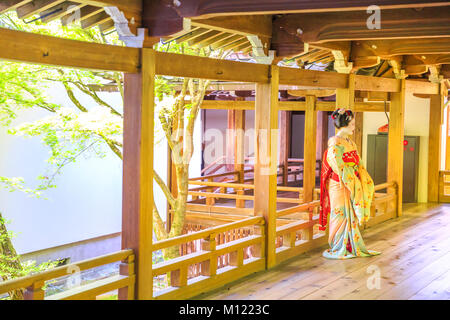 Geisha in Zenrin-ji Temple Stock Photo