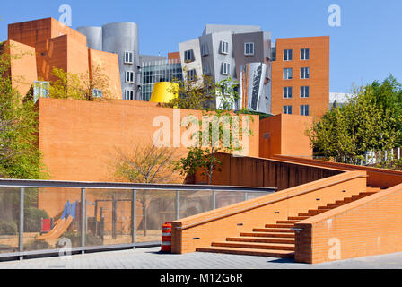 Staten Building Mit MIT campus iconic Stata Center designed by architect Frank Gehry ...