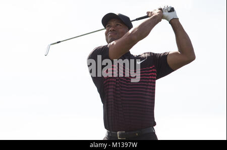 San Diego, USA . 25th January, 2018. Tiger Woods tees off during the Farmers Insurance Open in San Diego, California on Thursday, Jan. 25, 2018 (Rishi Deka). Credit: Rishi Deka/Alamy Live News Stock Photo