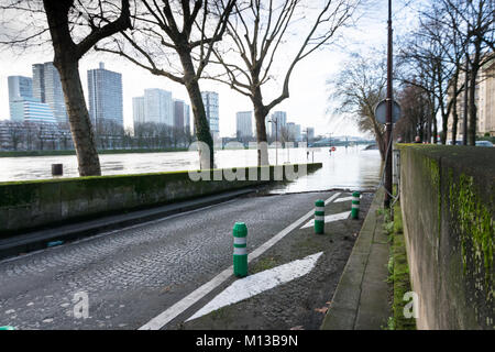 Paris, France. 26th January, 2018. Flood water rising in Paris, River Seine in flood Credit: RichFearon/Alamy Live News Stock Photo