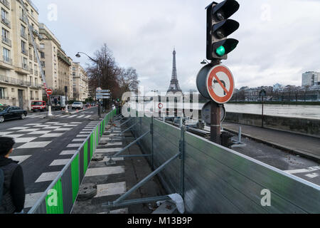 Paris, France. 26th January, 2018. Flood water rising in Paris, River Seine in flood Credit: RichFearon/Alamy Live News Stock Photo