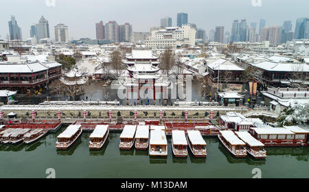 Nanjing. 26th Jan, 2018. Photo taken on Jan. 26, 2018 shows the snow scenery at the Confucius Temple scenic zone in Nanjing, east China's Jiangsu Province. Credit: Li Xiang/Xinhua/Alamy Live News Stock Photo