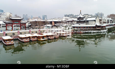 Nanjing. 26th Jan, 2018. Photo taken on Jan. 26, 2018 shows the snow scenery at the Confucius Temple scenic zone in Nanjing, east China's Jiangsu Province. Credit: Han Yuqing/Xinhua/Alamy Live News Stock Photo