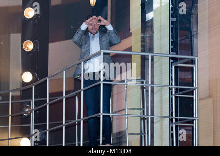 Borehamwood, England, UK 26 January 2018.  Andrew Brady is evicted from the house during the Celebrities Big Brother 2018.  Credit:  Laura De Meo / Alamy Live News Stock Photo