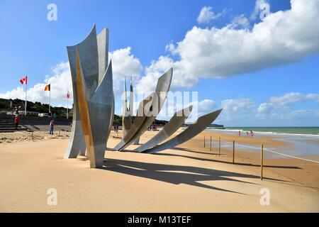 France, Calvados, plage de Vierville sur Mer (Omaha Beach), Les Braves sculpture dedicated to the 60th anniversary of the Normandy landings Stock Photo