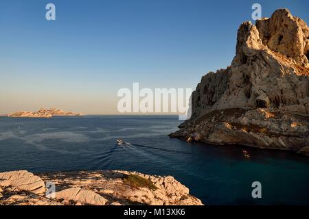 France, Bouches du Rhone, Marseille, National Park of the Calanques, Les Goudes, Passages des Croisettes, the cliffs of the Ile Maire and the Riou Archipelago in the background (request for authorization necessary before publication) Stock Photo