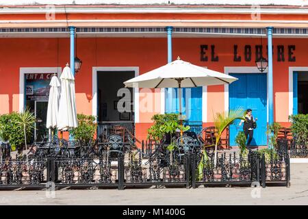 Cuba, province of Villa Clara, the colonial town of Remedios founded in the sixteenth century, Plaza Mayor, facade of a cafe Stock Photo