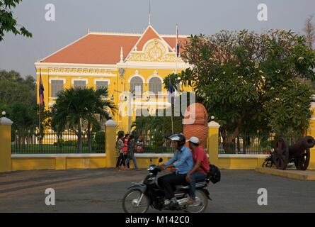 Cambodia, Battambang, scooters passing in front of the royal palace Stock Photo