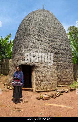 Ethiopia, Lower Omo Valley listed as World Heritage by UNESCO, Dorze tribe, the houses, toukoul, are thatched, bamboo and are conical Stock Photo