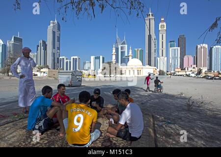 United Arab Emirates, Dubai, workers near Sheikh Zayed road Stock Photo