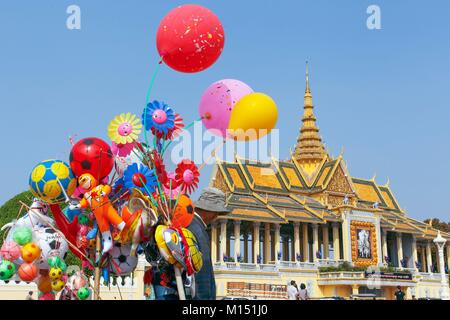 Cambodia, Phnom Penh, balloon seller near one the pavillons of Royal Palace Stock Photo