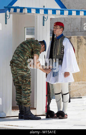 Officer inspecting uniform of soldier on guard at the Tomb of the Unknown Soldier in Syntagma Square, Athens, Greece, Europe Stock Photo