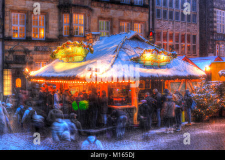 Market Stall with snow on Christmas  Market on Market Square at Dusk, Bremen, Germany, Europe  I  Verschneiter Glühweinstand auf dem  Weihnachtsmarkt  Stock Photo