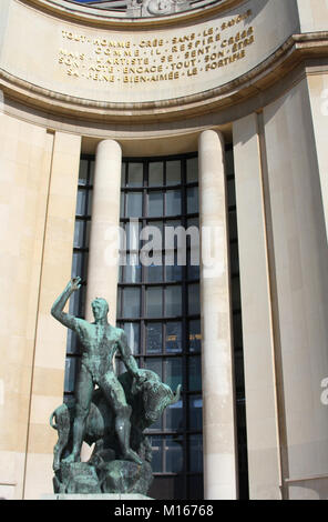 Albert Pommier's Hercules and the Cretian bull in front of the Palais de Chaillot, Paris, France. Stock Photo
