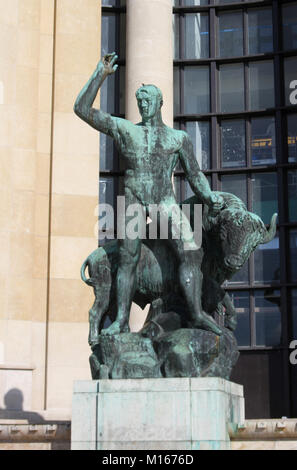 Albert Pommier's Hercules and the Cretian bull in front of the Palais de Chaillot, Paris, France. Stock Photo
