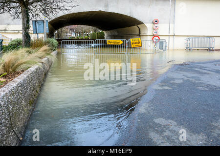 Bry-sur-Marne, Val-de-Marne, France - January 24, 2018: Yellow road signs installed on temporary gates show a traffic diversion in front of a tunnel f Stock Photo