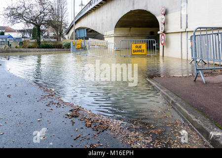 Bry-sur-Marne, Val-de-Marne, France - January 24, 2018: Yellow road signs installed on temporary gates show a traffic diversion in front of a tunnel f Stock Photo