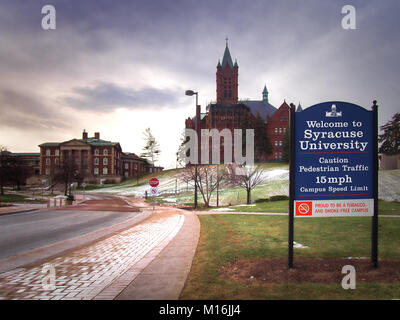 Syracuse, New York, USA. January 27, 2018. Welcoming sign to the Syracuse University campus on Crouse Drive with Maxwell Hall  and Crouse College of V Stock Photo