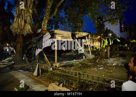 January 26, 2018 - INT.- 2018 January 26; Buenos Aires City, Argentina.- Malvinas argentinas island war soldiers are evicted from Plaza de Mayo (May Square) after ten years camping and claiming for recognition Credit: Credit: /ZUMA Wire/Alamy Live News Stock Photo