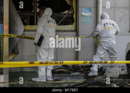 Miryang, Gyeongnam, South Korea. 26th Jan, 2018. Jan 26, 2018-Miryang, South Korea-South Korean Investgators inspection at blaze hospital in Miryang, South Korea. A fire gutted the ground floor of a hospital in southeastern South Korea and sent toxic fumes raging through the six-story building, killing at least 37 people and injuring 131 others in one of the country's deadliest blazes in a decade. Nearly 180 people were inside Sejong Hospital in Miryang, some 380 kilometers southeast of Seoul, when the fire broke out around 7:30 a.m. g from the hosp Credit: ZUMA Press, Inc./Alamy Live News Stock Photo