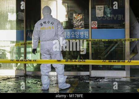 Miryang, Gyeongnam, South Korea. 26th Jan, 2018. Jan 26, 2018-Miryang, South Korea-South Korean Investgators inspection at blaze hospital in Miryang, South Korea. A fire gutted the ground floor of a hospital in southeastern South Korea and sent toxic fumes raging through the six-story building, killing at least 37 people and injuring 131 others in one of the country's deadliest blazes in a decade. Nearly 180 people were inside Sejong Hospital in Miryang, some 380 kilometers southeast of Seoul, when the fire broke out around 7:30 a.m. g from the hosp Credit: ZUMA Press, Inc./Alamy Live News Stock Photo