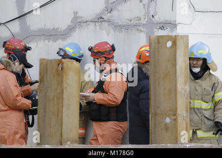 Miryang, Gyeongnam, South Korea. 26th Jan, 2018. Jan 26, 2018-Miryang, South Korea-South Korean Fire fighters investgation at blaze hospital in Miryang, south Korea. A fire gutted the ground floor of a hospital in southeastern South Korea and sent toxic fumes raging through the six-story building, killing at least 37 people and injuring 131 others in one of the country's deadliest blazes in a decade. Nearly 180 people were inside Sejong Hospital in Miryang, some 380 kilometers southeast of Seoul, when the fire broke out around 7:30 a.m. g from the Credit: ZUMA Press, Inc./Alamy Live News Stock Photo