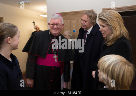 Oxford,Uk 28th of january 2018 :The 12th  Duke of Marlborough and his family with the Archbishop of Birmingham, Most reverend Bernard Longley at St Hugh of Lincoln Church in Woodstock, Oxford..  © Pete Lusabia/Alamy News Live Stock Photo