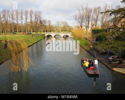 Cambridge, UK. 28th Jan, 2018. UK Weather: a sunny and warm day in Cambridge. The Avenue Bridge over the River Cam in front of Trinity College. Credit: James Bell/Alamy Live News Stock Photo