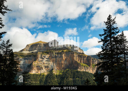 View from Faja de Pelay hiking trail to Punta Gallinero & the north walls of the Ordesa Valley. Ordesa National Park; Pyrenees; Aragon; Spain Stock Photo