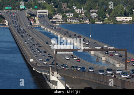 Floating bridge to Mercer Island via I-90 over Lake Washington, USA Stock Photo