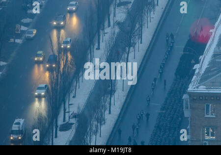Kyiv, Kyiv region, Ukraine. 28th Jan, 2018. Volunteers of the right-wing paramilitary Azov Civil Corps march downtown Kyiv their way to swear an oath of allegiance in the yard of an old city fortress in Kyiv, Ukraine, Jan. 28, 2018. Apart from combat activity in Ukraine's war-hit Donbas, Azov activists fight crime and drugs, patrol the streets, help people in case of emergency. Credit: Sergii Kharchenko/ZUMA Wire/Alamy Live News Stock Photo