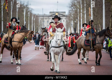 London, UK. 28th January 2018. The King’s Army annual march and parade commemorating the execution of King Charles Ist. Many members of the English Civil War Society, dressed in traditional 17th century clothing, marched and rode horseback from St. James' Palace towards Horse Guards Parade re-enacting King Charles I's walk to the Banqueting House in 1649. Credit: Guy Corbishley/Alamy Live News Stock Photo