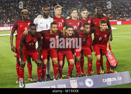 Los Angeles, California, USA. 25th Jan, 2018. United States pose for a team photo prior to a men's national soccer team international friendly match between United States and Bosnia and Herzegovina, Jan. 28, 2018, at StubHub Center in Carson, California. The game ended in a 0-0 draw. Credit: Ringo Chiu/ZUMA Wire/Alamy Live News Stock Photo
