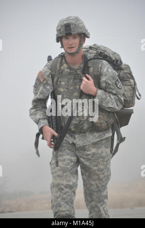 110914-Z-DH635-014 Spc. Daniel Bietz of Lincoln, Calif., a combat engineer with 235th SAPPER Company, 579th Engineer Battalion, 49th Military Police Brigade, ruck marches through the fog covered hills as part of the Best Warrior Competition at Camp San Luis Obispo, Calif., Sept. 14, 2011. (Army National Guard photo/ Sgt. Salli Curchin) Stock Photo