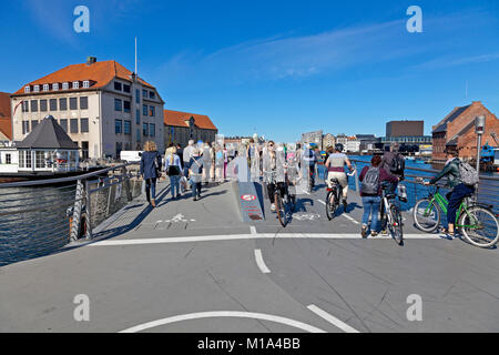 View from Christianshavn at the Trangrav Bridge, a cyclist and pedestrian bridge connected to the inner harbour bridge and Nyhavn. Copenhagen, Denmark Stock Photo