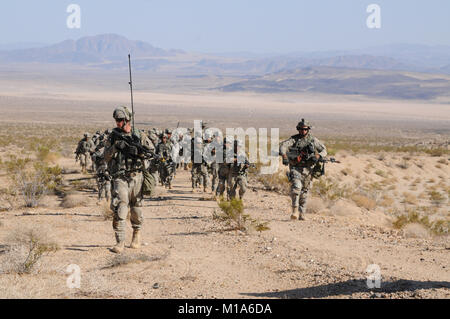 ミリタリー Walking U.S Army Sergeant Lot - U.S. ARMY SIGNAL CORPS SERGEANT'S TUNIC
