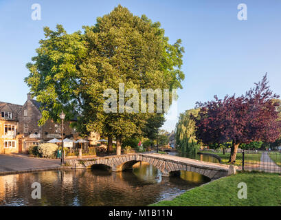 The famous bridge over the River Windrush in the Cotswolds village of Bourton-on-the-Water, Gloucestershire, England Stock Photo