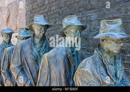 Franklin Roosevelt Memorial. Bronze sculpture of depression bread line, Washington DC, USA Stock Photo