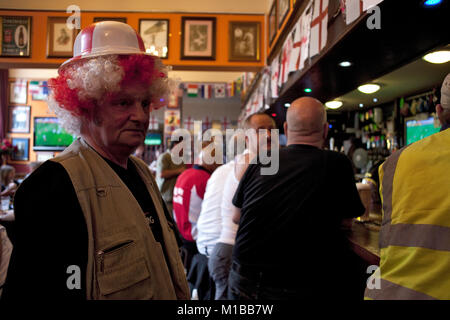 Locals at the Queens Head pub, Burlslem, Stoke-on Trent, watch the England World Cup match versus Slovenia, 23rd June 2010. Burslem was once the Mother town of the ceramic and pottery industry, but now only a few of the Pot Banks are fuctioning as most of the industry has moved to the far east. Rich Bowen Photography Stock Photo