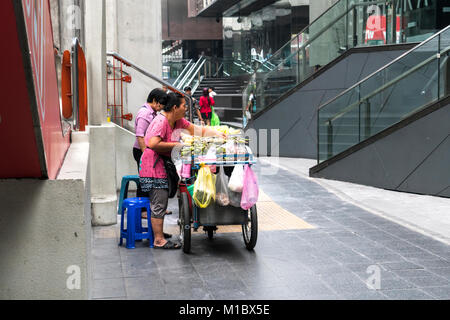 street food vendors with a cart in Bangkok, Thailand Stock Photo