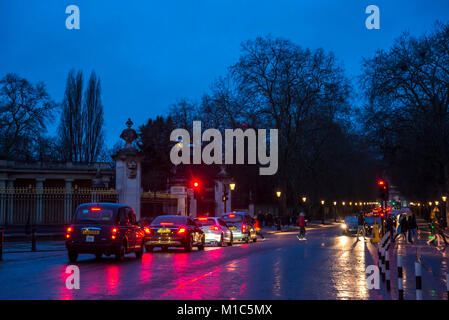 Night traffic in Constitution Road near Buckingham Palace, London, England, UK Stock Photo