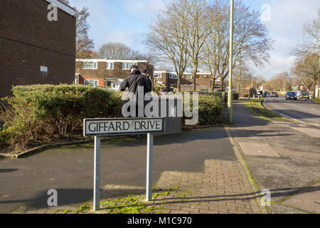 Farnborough, UK. 28th Jan, 2018. Police search for murder weapon along Mayfield Road in Farnborough Hampshire in connection with the Richard Hardy murder on 28th January 2018 Credit: Shaun Jackson/Alamy Live News Stock Photo