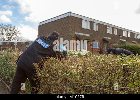 Farnborough, UK. 28th Jan, 2018. Police search for murder weapon along Mayfield Road in Farnborough Hampshire in connection with the Richard Hardy murder on 28th January 2018 Credit: Shaun Jackson/Alamy Live News Stock Photo