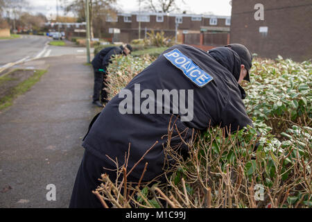 Farnborough, UK. 28th Jan, 2018. Police search for murder weapon along Mayfield Road in Farnborough Hampshire in connection with the Richard Hardy murder on 28th January 2018 Credit: Shaun Jackson/Alamy Live News Stock Photo