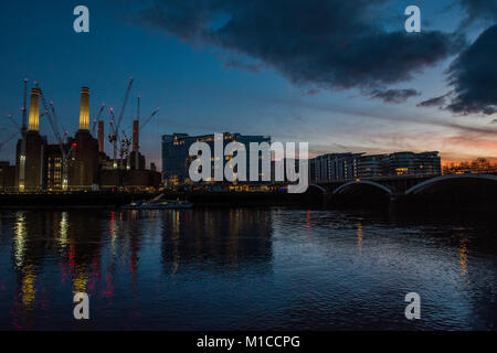 Battersea, London. 29th January, 2018. The sun sets on the stalled Battersea Power Station Development. London 29 Jan 2018 Credit: Guy Bell/Alamy Live News Stock Photo