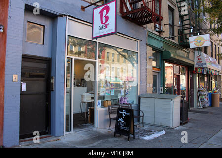 New York, USA. 16th Nov, 2017. 'BCakeNY', the shop of Miriam Milord, the Duesseldorf celebrity baker, in New York, US, 16 November 2017. Credit: Stephanie Ott/dpa/Alamy Live News Stock Photo