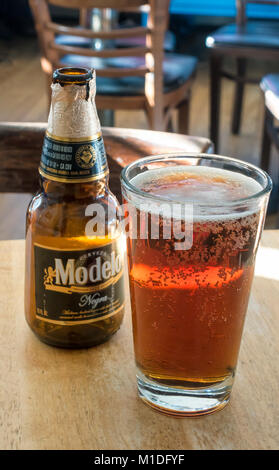 Modelo negra hi-res stock photography and images - Alamy