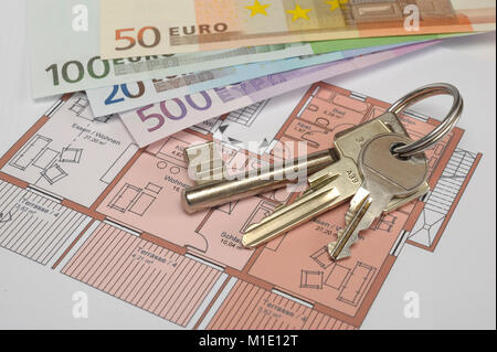 Wohnungsschlüssel und Euro Geldscheine als Miete für Wohnung Stock Photo